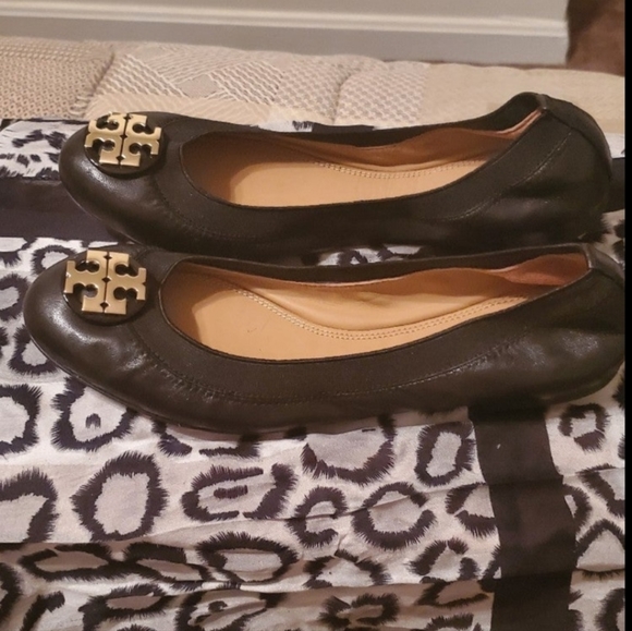 Women Designer Flats - Picture 2 of 3